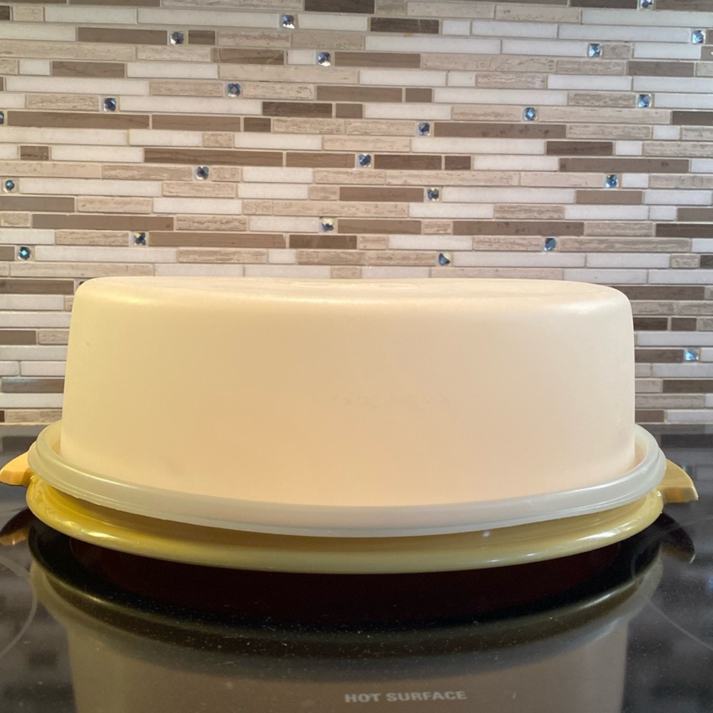 Vintage Tupperware Round Cake Gold Base Container